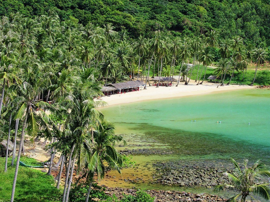 Vietnam’s coastline stretches over 3,200km from the Gulf of Thailand in the south to the Gulf of Tonkin in the north.